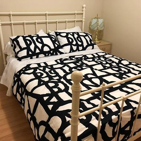 Modern Private Suite Close To Everything バンクーバー エクステリア 写真