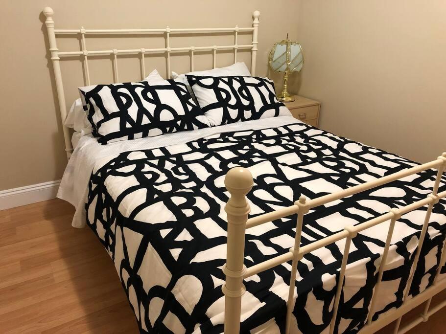 Modern Private Suite Close To Everything バンクーバー エクステリア 写真